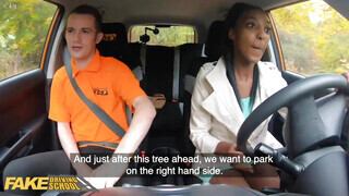 Fake Driving - Brit Asia a dögös néger tinédzser csajszika