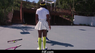 Filf - Ana Foxxx fenekét a tenisz edző keféli