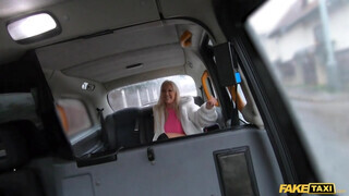 Fake Taxi - Blondie Fesser az óriás csöcsű szöszi